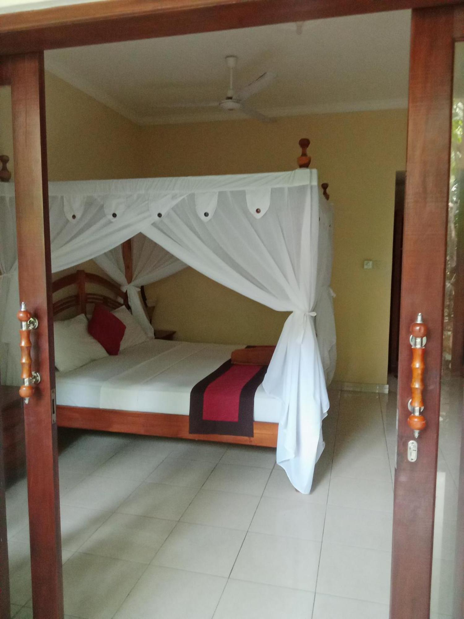 Pondok Aldi Hostel อาเม็ด ภายนอก รูปภาพ